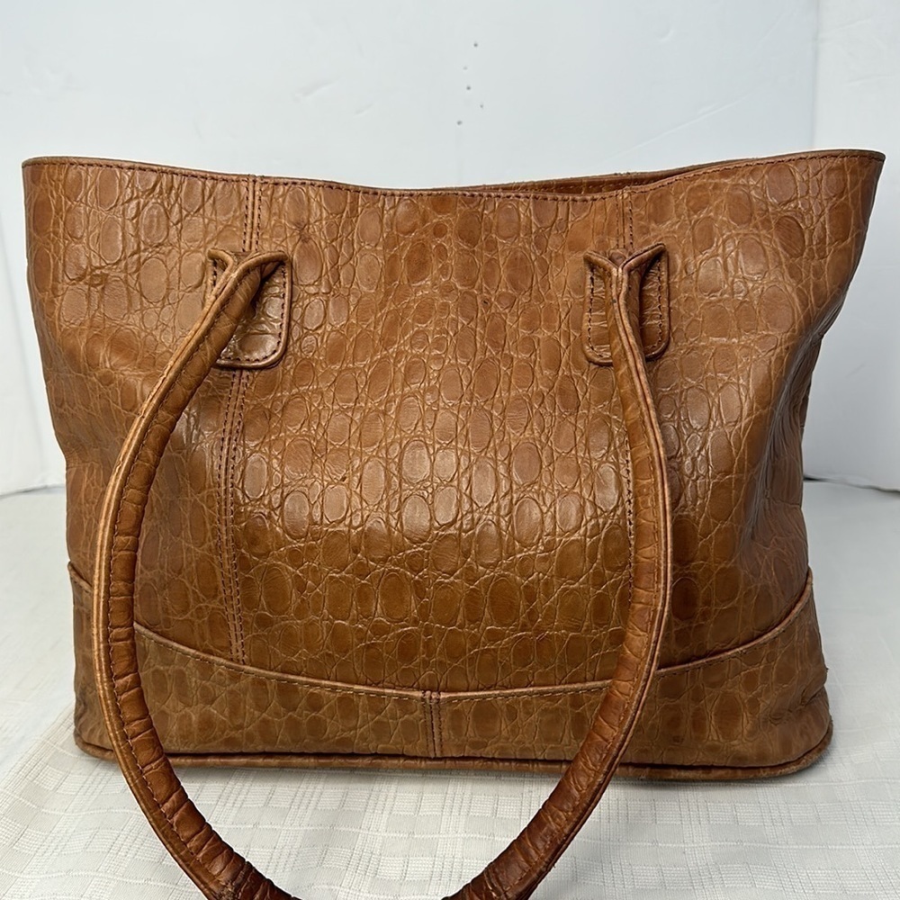 Amerileather Tote 100 % Leather In A Beautiful Rich Tan Croc Embossed Print.